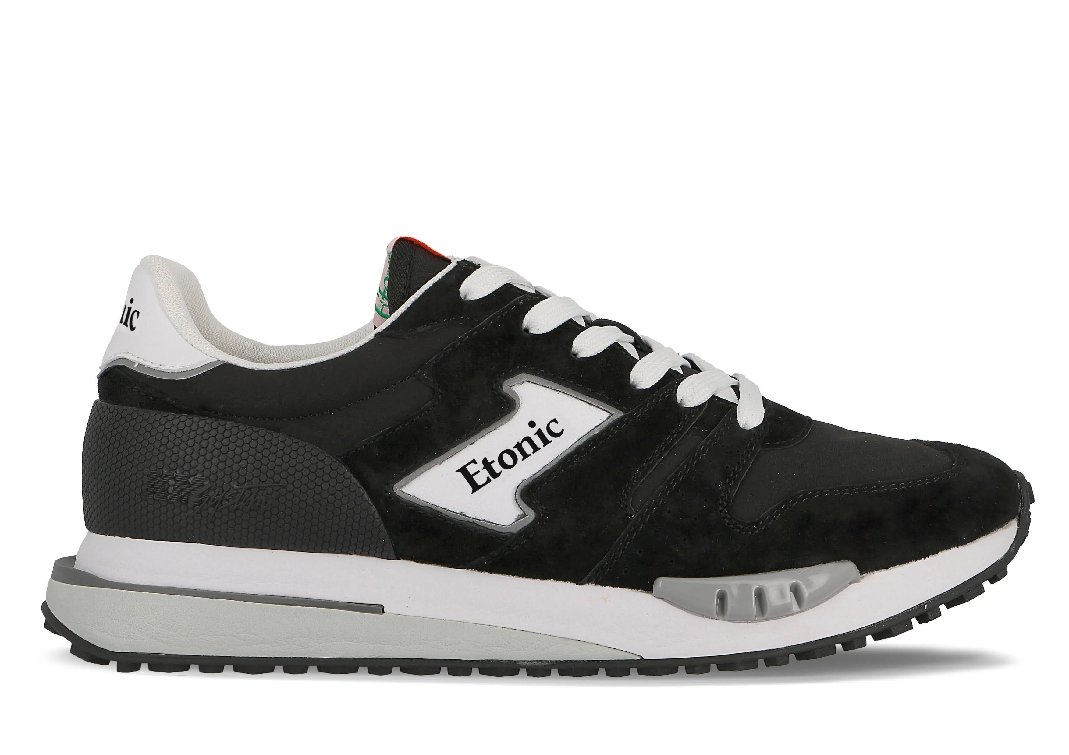 Etonic Quazar runners in black nylon fabric and black suede with white leather inserts